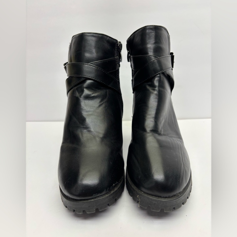 Streetwear Society Black Leather Ankle Boot, SZ 8, box 33